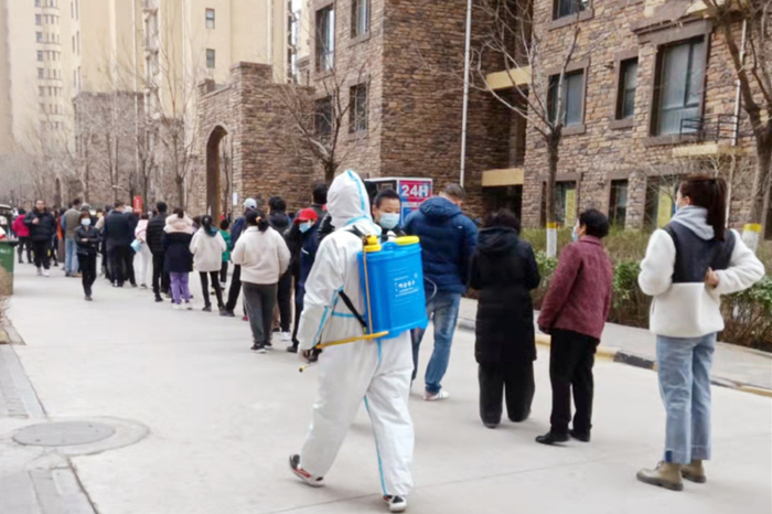 防疫當前,致敬每一位守護隆泰物業(yè)家園平安的“孤勇者”(圖3)