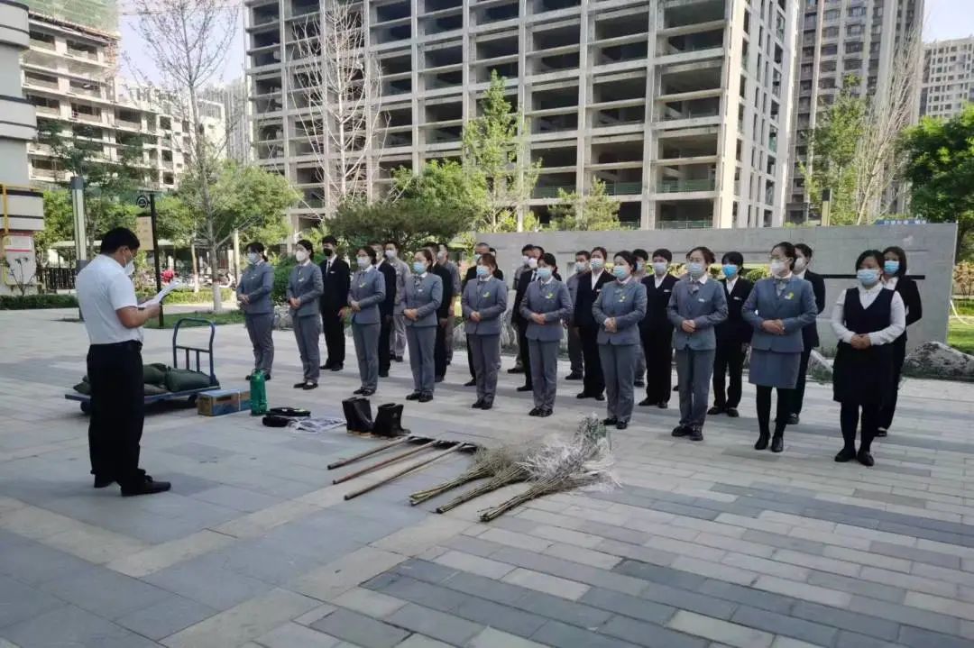 雨中堅守護(hù)家園，筑牢汛期安全墻(圖2)