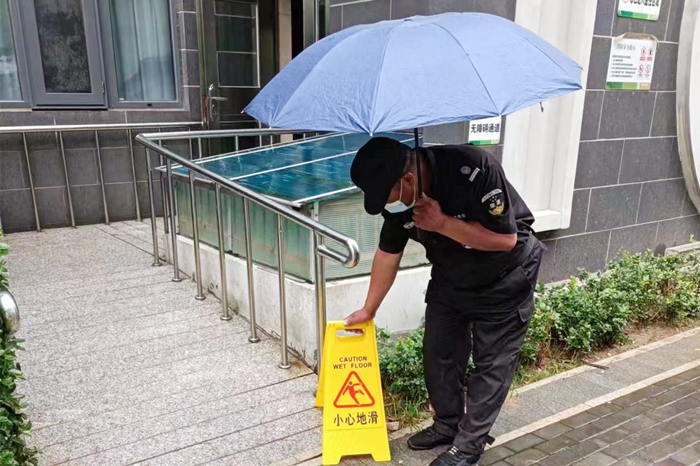 雨中堅守護(hù)家園，筑牢汛期安全墻(圖7)