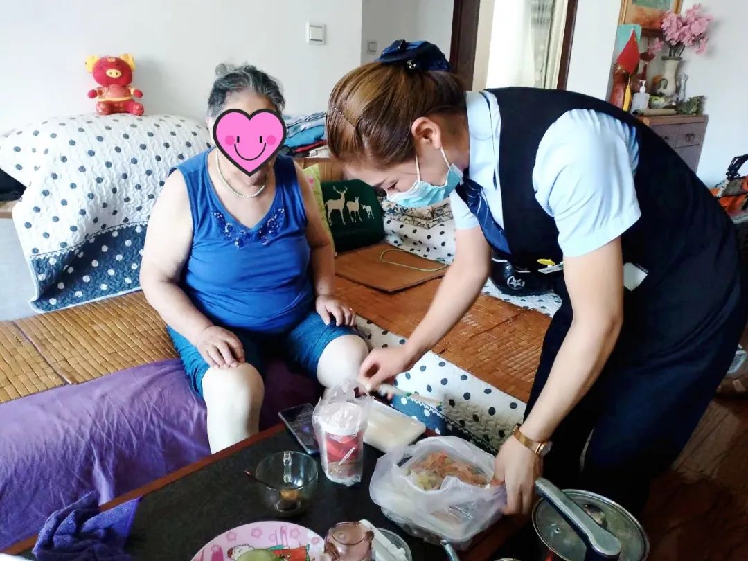 隆泰物業(yè)  愛老助老，托起老年人穩(wěn)穩(wěn)的幸福(圖1)